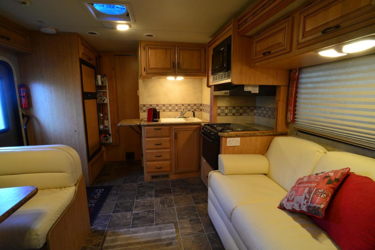 Luxury American Rv With Hot Tub West Chiltington Bagian luar foto