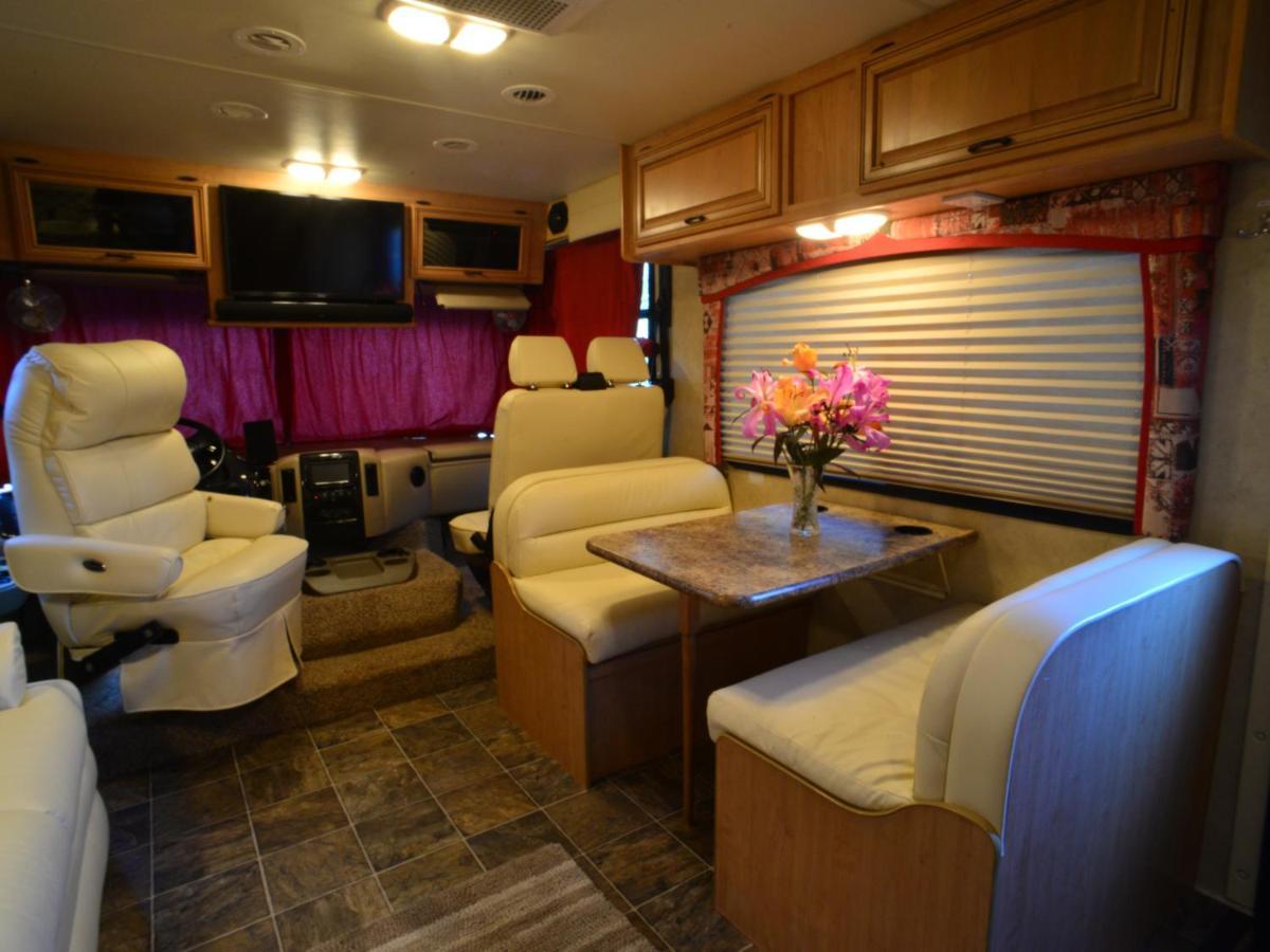 Luxury American Rv With Hot Tub West Chiltington Bagian luar foto