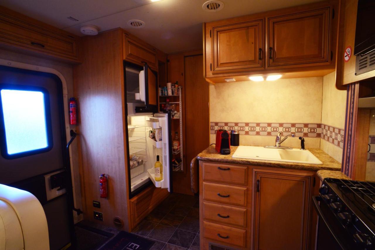 Luxury American Rv With Hot Tub West Chiltington Bagian luar foto