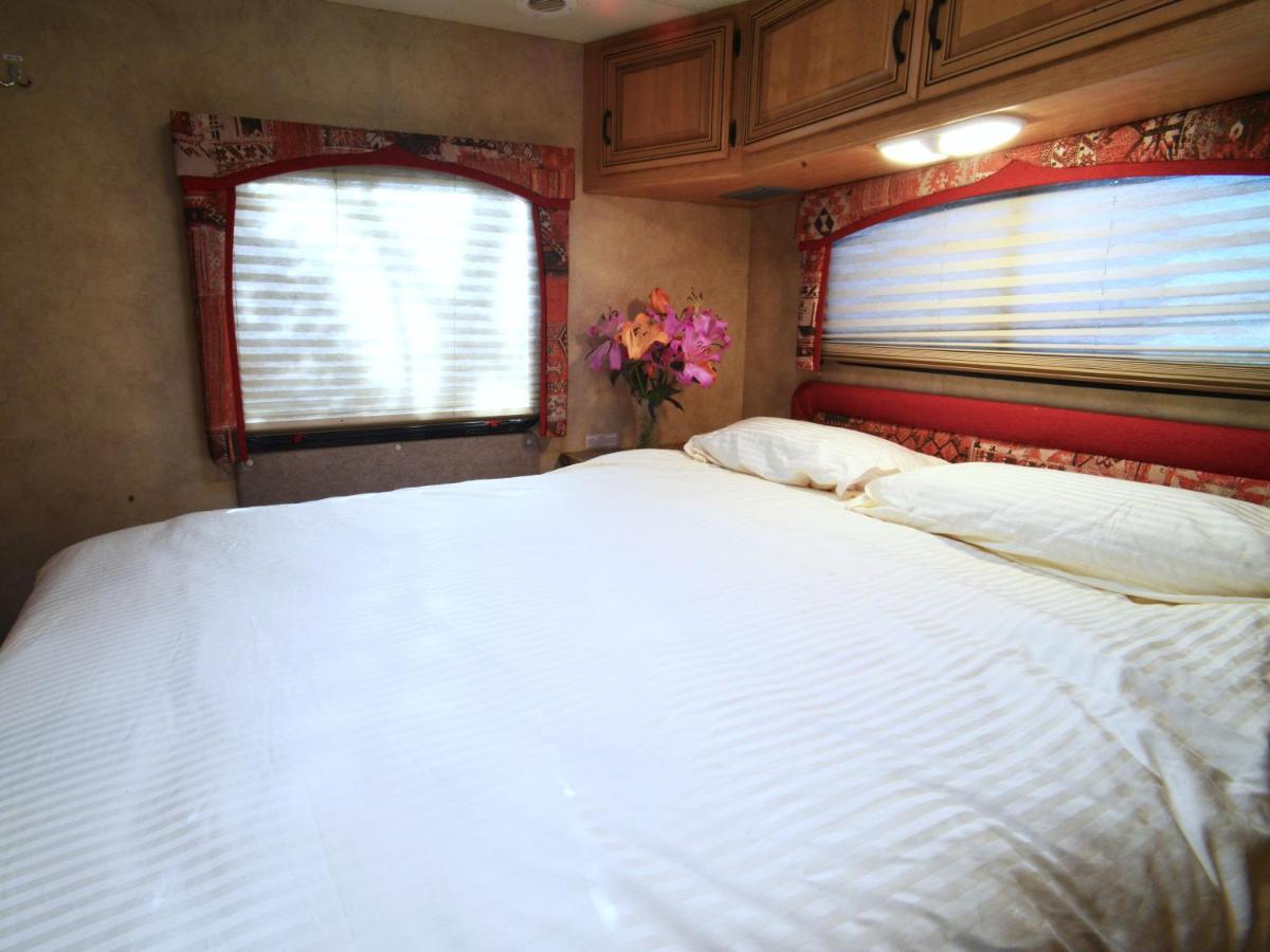 Luxury American Rv With Hot Tub West Chiltington Bagian luar foto