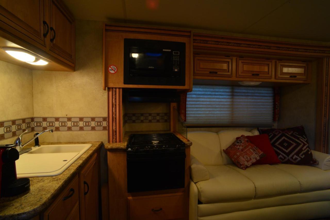 Luxury American Rv With Hot Tub West Chiltington Bagian luar foto